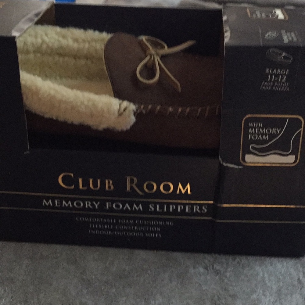 Men’s Slippers NIB